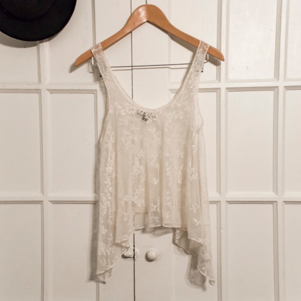 2/$10 🌵Guess Lace and sequin tank